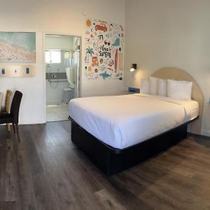 Chambre Lit Queen-Size avec Accès aux Personnes Handicapées
